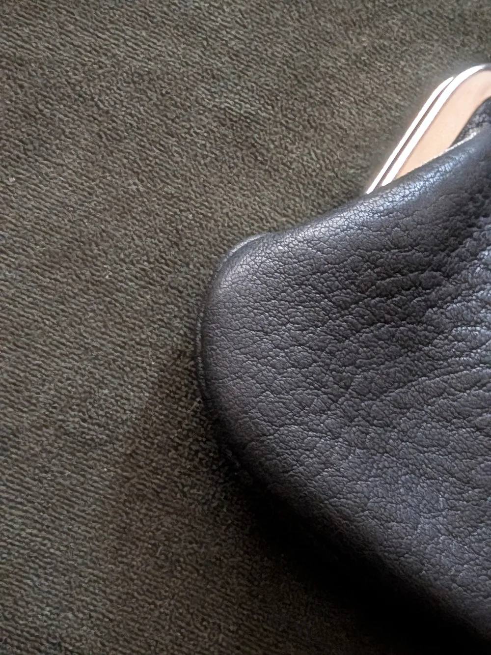 Roots Black Leather Kiss-Lock Coin Pouch with Embossed Logo - Picture 5 of 5